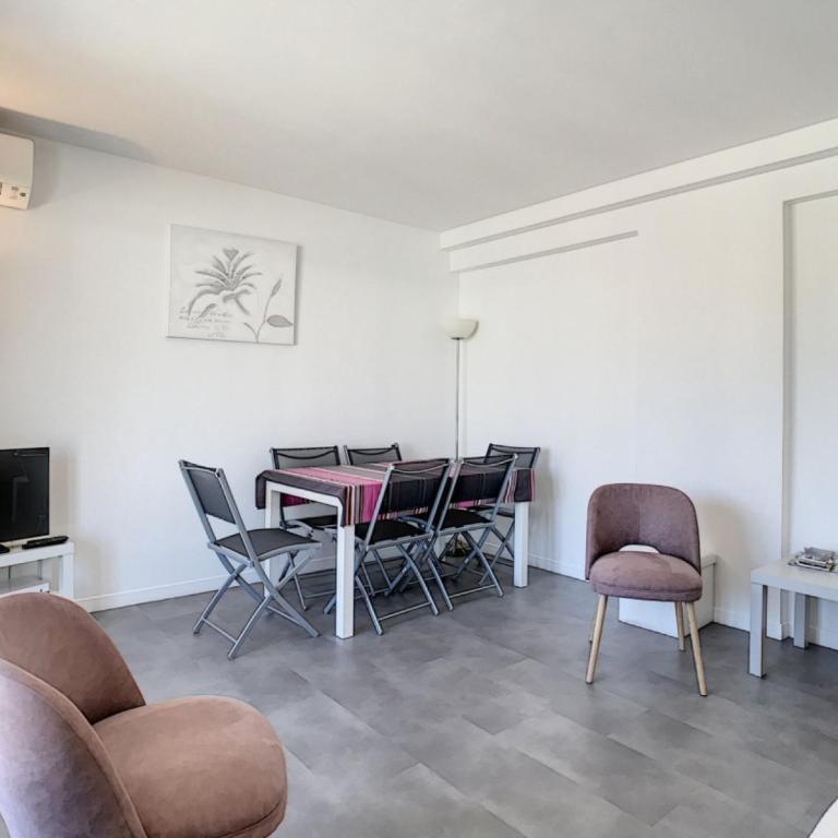 Berlioz Garden - Jardin,Free Parking,AC,Wifi - Deluxe Apartment - 11