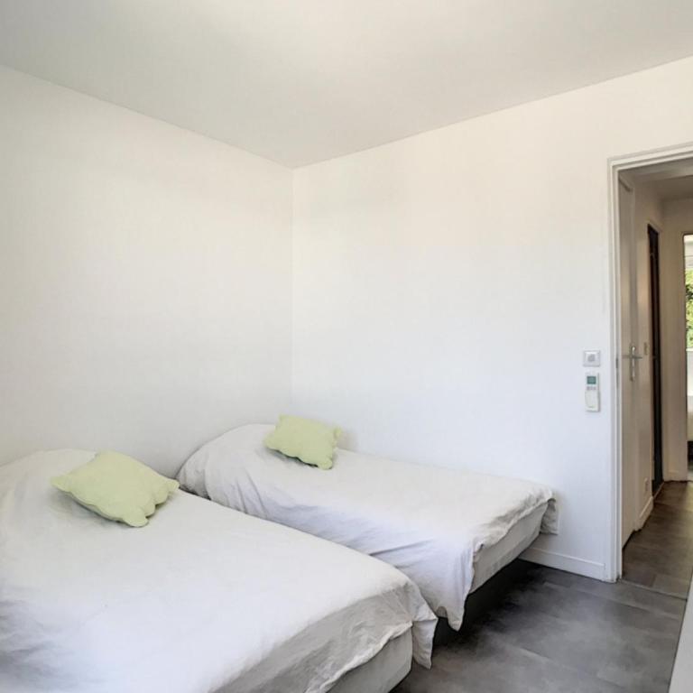 Berlioz Garden - Jardin,Free Parking,AC,Wifi - Deluxe Apartment - 18