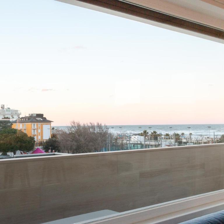 LUXURY BLUE LIVING RICCIONE PESCATORE - Three-Bedroom Apartment - 4