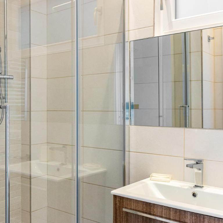 LUXURY BLUE LIVING RICCIONE PESCATORE - Three-Bedroom Apartment - 27