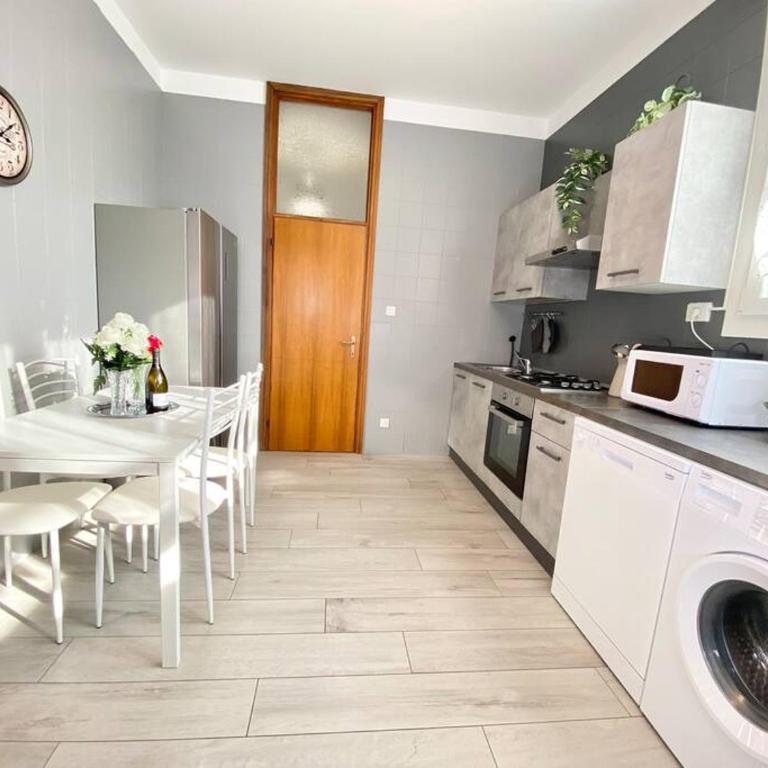 Attico Costa 17 [5 minuti a piedi dalla stazione] - Appartamento con Terrazza - 54