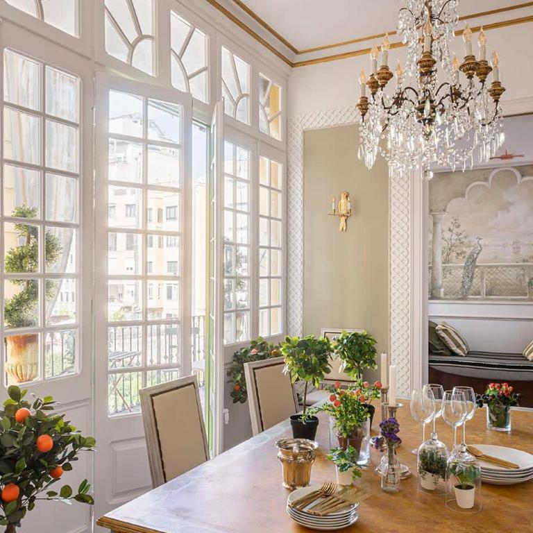 The Collection Barcelona - Placa Catalunya V Charming and Exquisite 5Bd Apartment with Large Balcony - Apartment - 3
