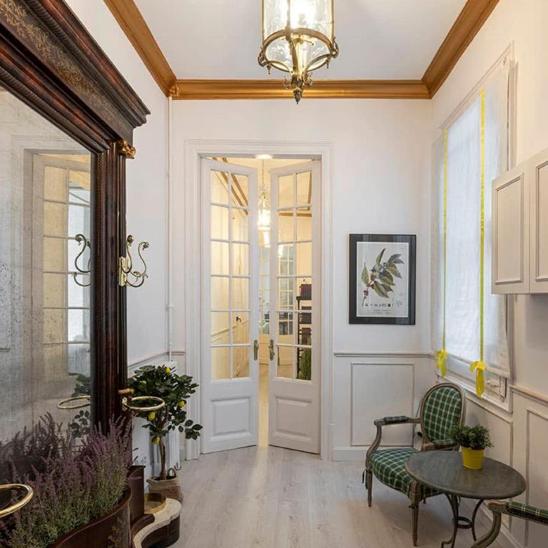 The Collection Barcelona - Placa Catalunya V Charming and Exquisite 5Bd Apartment with Large Balcony - Apartment - 16
