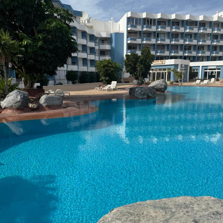 Island Paradise a studio with a kitchenette, private bathroom and balcony, in a complex with 3 swimming pools, 800m away from the ocean front - Apartamento de 1 dormitorio - 38
