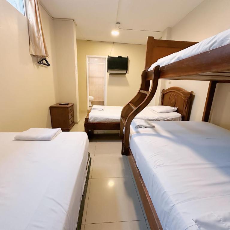 Hostal Posada Del Sol - Quadruple Room - 2