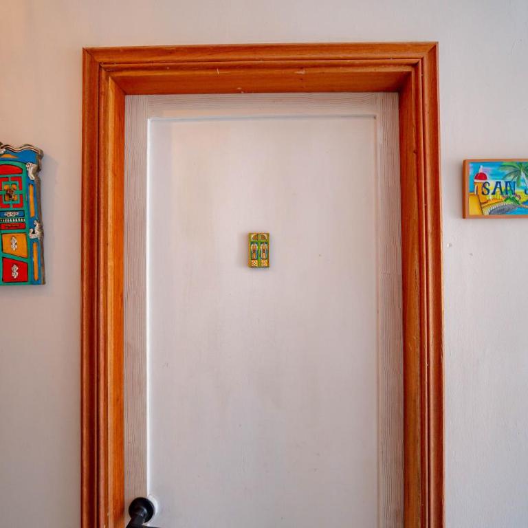 Colonial Beach Airport Hotel - Budget Triple Room - 5