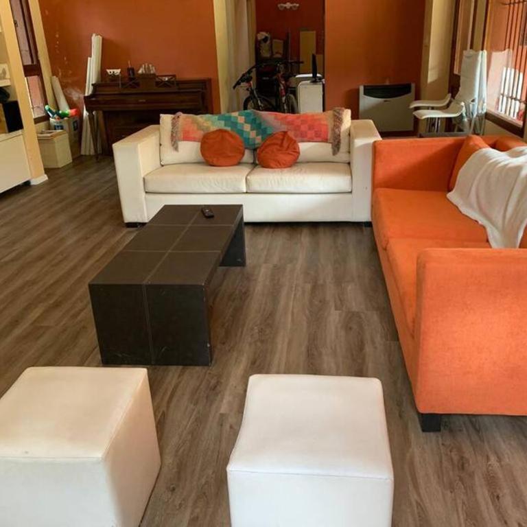 Casa con piscina y gran parque en Los Cardales - Casa de 3 dormitorios - 4