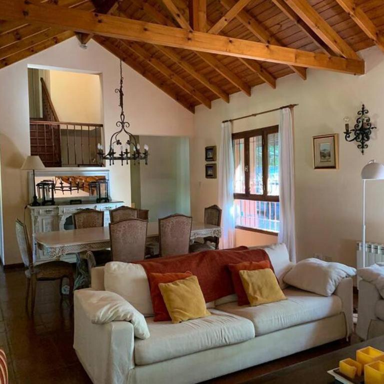 Casa con piscina y gran parque en Los Cardales - Casa de 3 dormitorios - 14