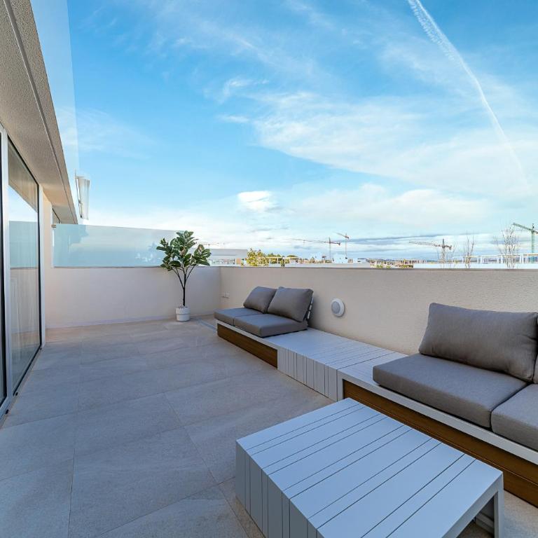 Buena Vista, Panoramic view penthouse with pool - by OYOOSTAYS - Penthouse Apartment - 18