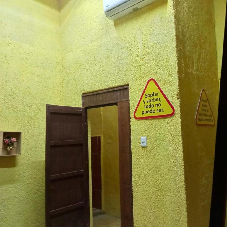 Hostal Republic - Bed in 6-Bed Mixed Dormitory Room - 2