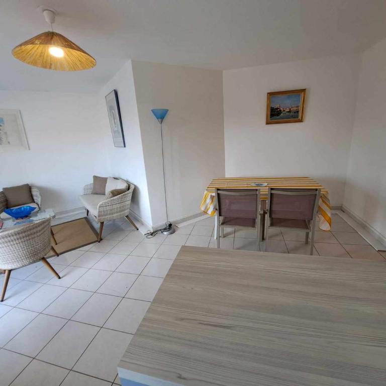 Appartement 3 pièces climatisé avec terrasse à Marseillan, parking privé, proche des commodités - FR-1-326-806 - Appartement - 6