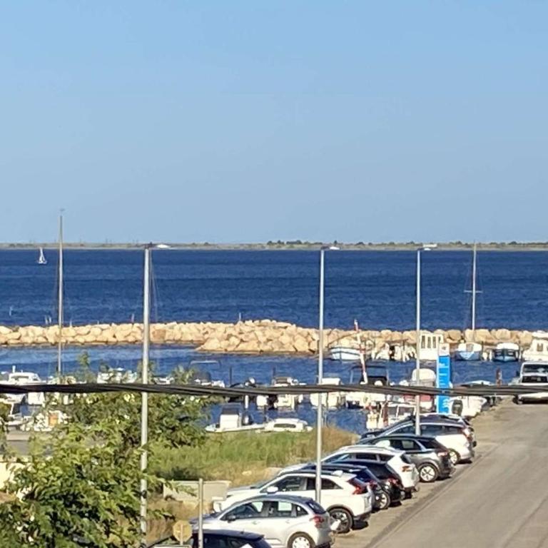 Appartement 3 pièces climatisé avec terrasse à Marseillan, parking privé, proche des commodités - FR-1-326-806 - Appartement - 17