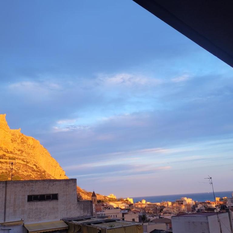 Terraza Panorámica Vistas Mar y Castillo - Apartment - 9