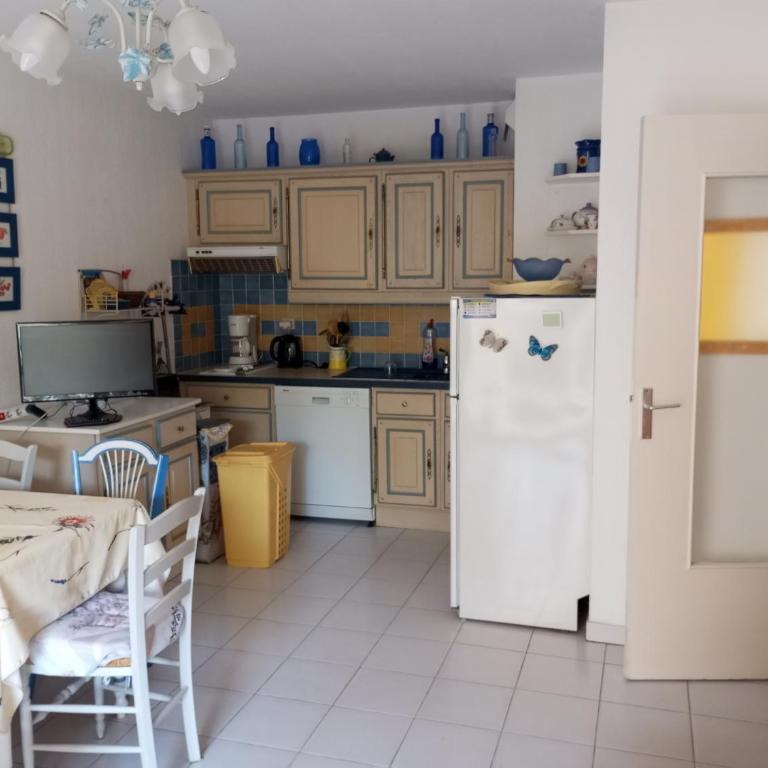 location T2 Cavalaire sur mer avec piscine - One-Bedroom Apartment - 4
