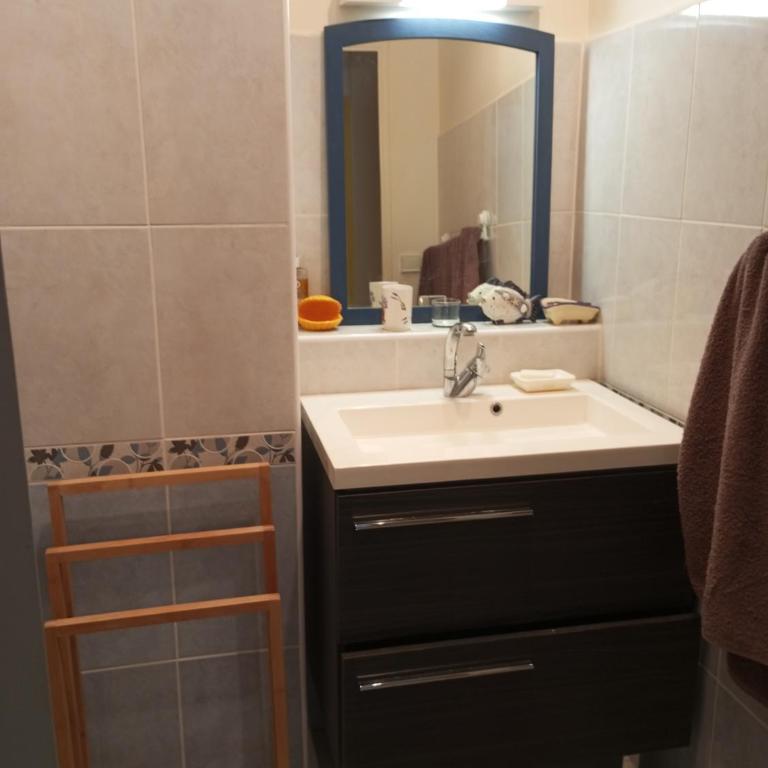 location T2 Cavalaire sur mer avec piscine - One-Bedroom Apartment - 10