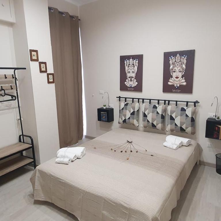 Tony & Doris Home - Deluxe Double Room with Balcony - 5