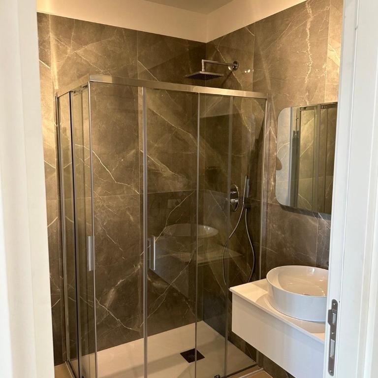 Amani Chic Rooms - Camera Matrimoniale con Bagno Privato - 6