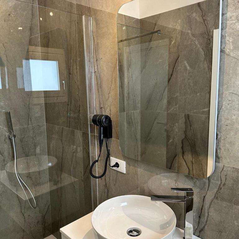 Amani Chic Rooms - Camera Matrimoniale con Bagno Privato - 17