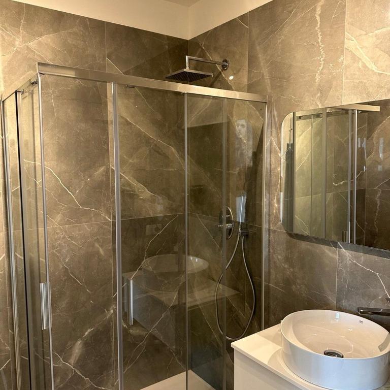 Amani Chic Rooms - Camera Matrimoniale con Bagno Privato - 7