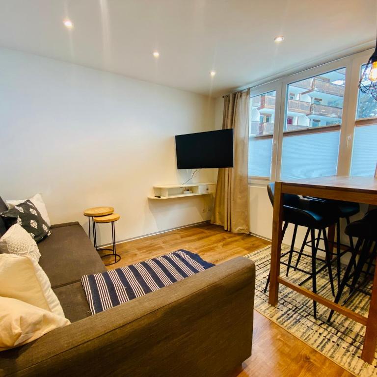 Cosy Modern Apartment with balcony and Matterhorn View - Apartment mit 1 Schlafzimmer - 2