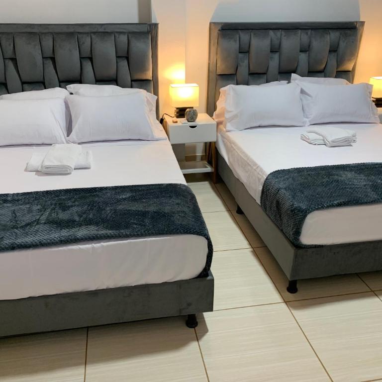 ApartaHostal Quintanilla - Quadruple Room - 3