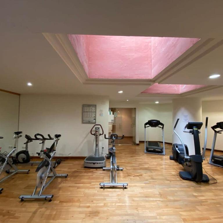 Sea Views Indoor Pool Sauna Gym Wifi - Apartment - 7