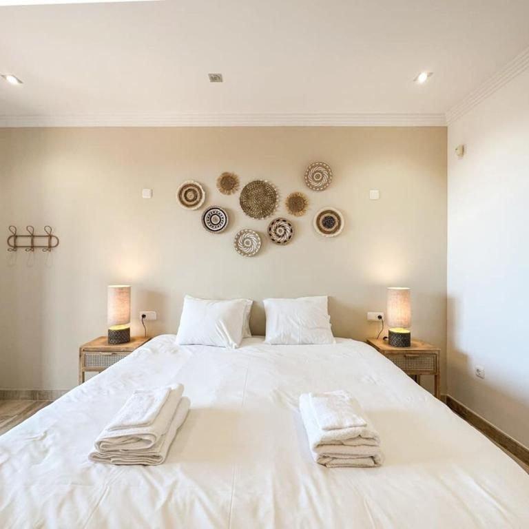 Sea Views Indoor Pool Sauna Gym Wifi - Apartment - 12