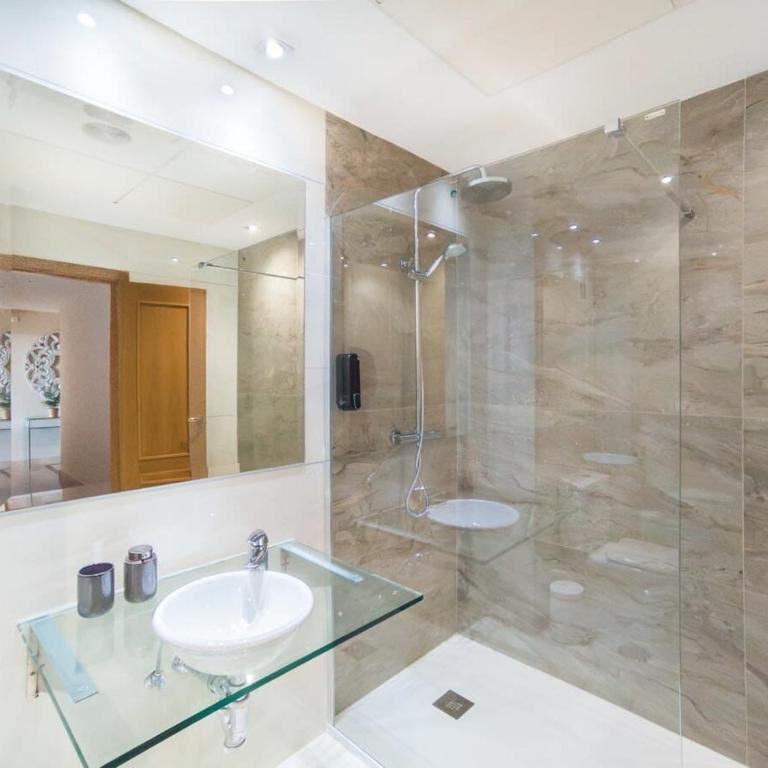 Sea Views Indoor Pool Sauna Gym Wifi - Apartment - 15