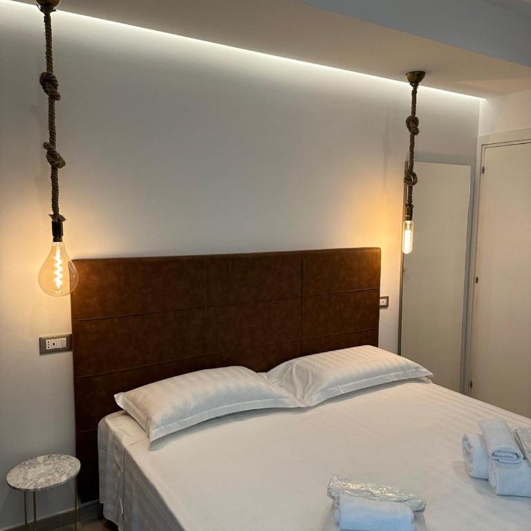 Amani Chic Rooms - Camera Matrimoniale con Bagno Privato - 9