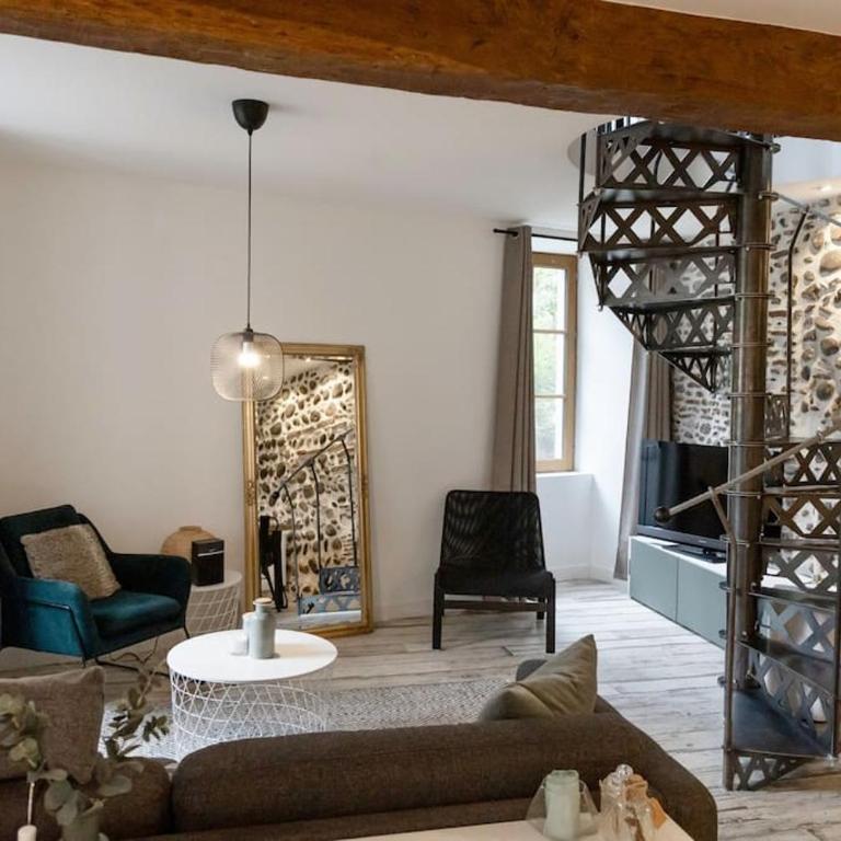 Maison et appartement attenant pour 10 personnes avec terrasse, cour et parking - Villa - 2