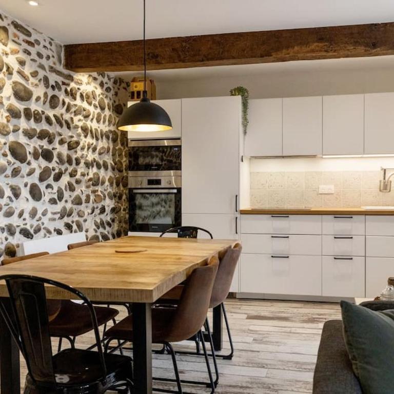 Maison et appartement attenant pour 10 personnes avec terrasse, cour et parking - Villa - 13