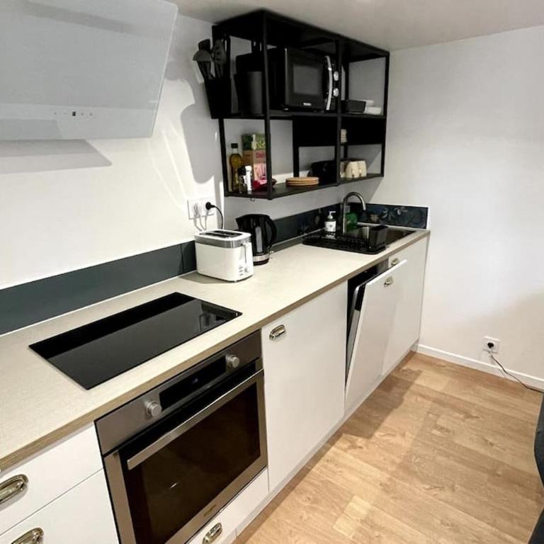 Maison et appartement attenant pour 10 personnes avec terrasse, cour et parking - Villa - 15