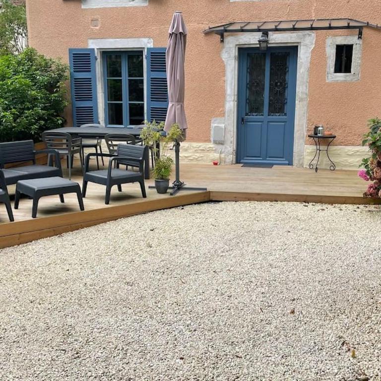 Maison et appartement attenant pour 10 personnes avec terrasse, cour et parking - Villa - 20