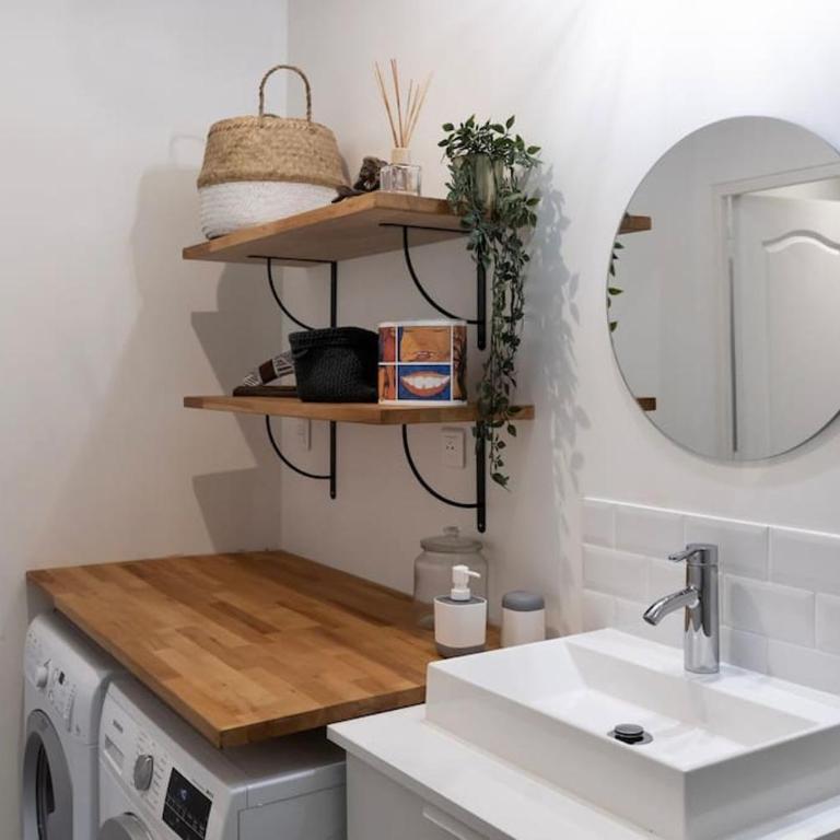 Maison et appartement attenant pour 10 personnes avec terrasse, cour et parking - Villa - 32