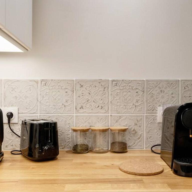 Maison et appartement attenant pour 10 personnes avec terrasse, cour et parking - Villa - 37