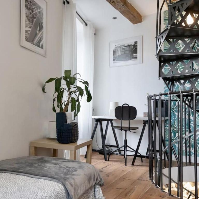 Maison et appartement attenant pour 10 personnes avec terrasse, cour et parking - Villa - 43