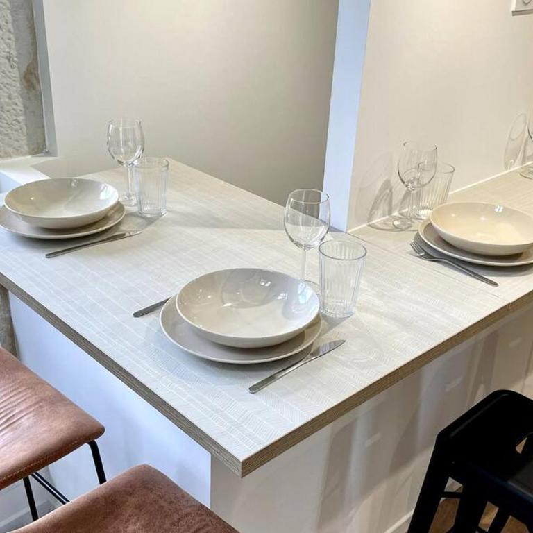 Maison et appartement attenant pour 10 personnes avec terrasse, cour et parking - Villa - 44