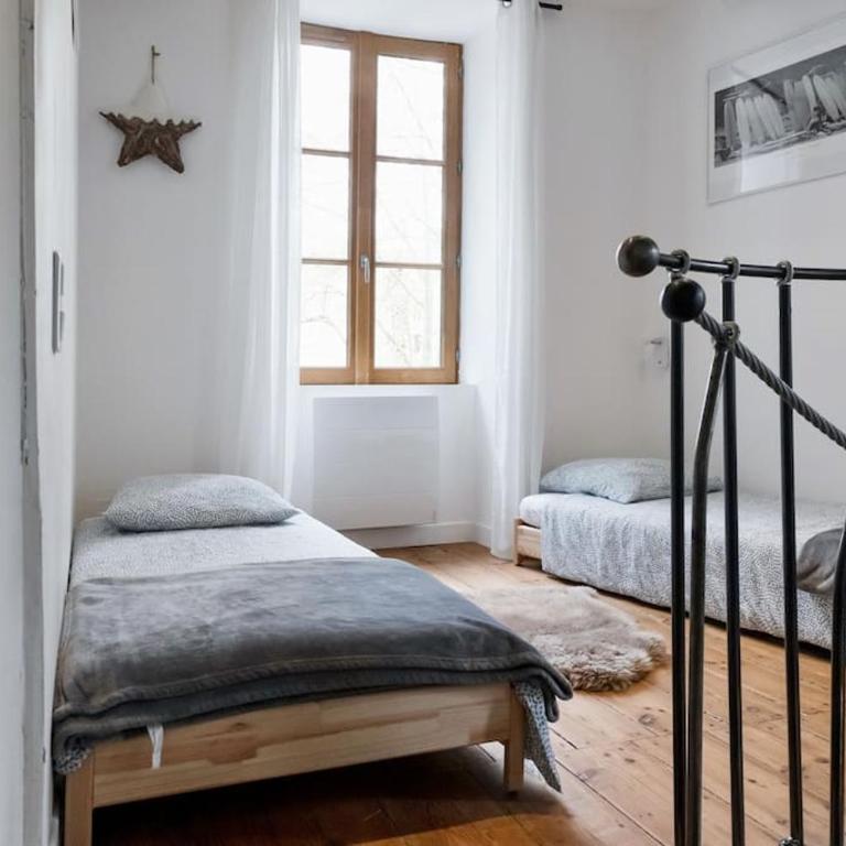 Maison et appartement attenant pour 10 personnes avec terrasse, cour et parking - Villa - 61