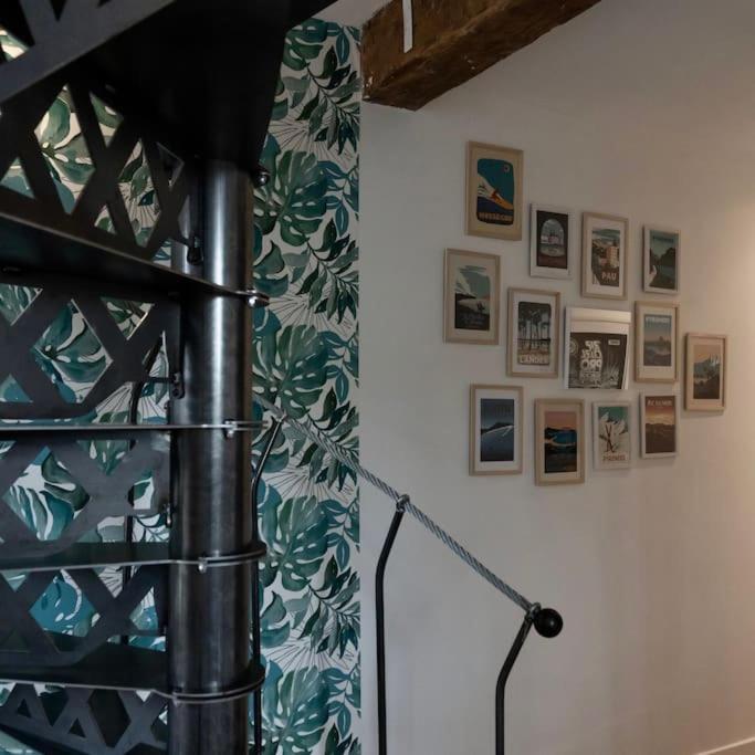 Maison et appartement attenant pour 10 personnes avec terrasse, cour et parking - Villa - 69