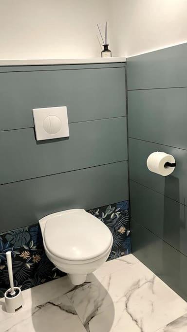 Maison et appartement attenant pour 10 personnes avec terrasse, cour et parking - Villa - 73