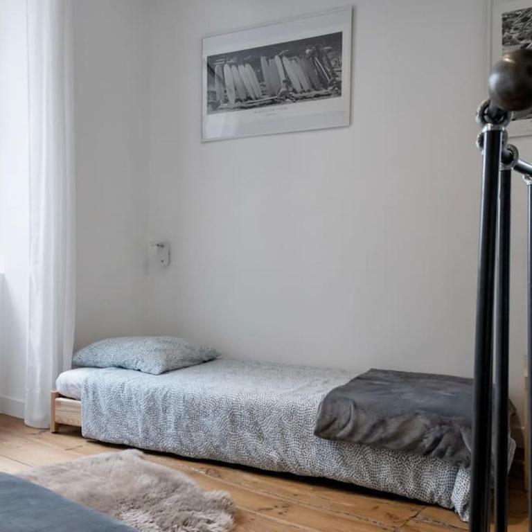 Maison et appartement attenant pour 10 personnes avec terrasse, cour et parking - Villa - 80