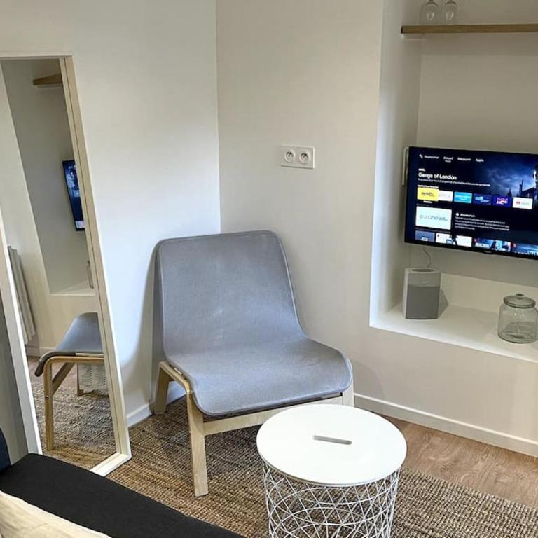 Maison et appartement attenant pour 10 personnes avec terrasse, cour et parking - Villa - 81