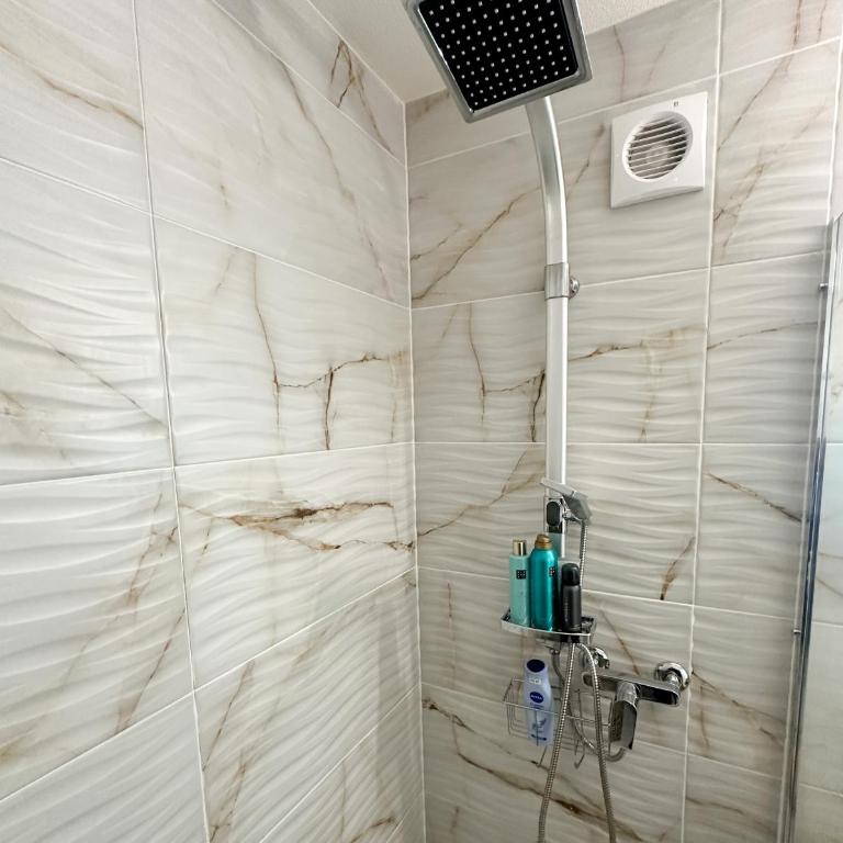 Studio magnifique avec terrasse spacieuse Loèche-les-Bains Vacances - Apartamento de 1 dormitorio - 18