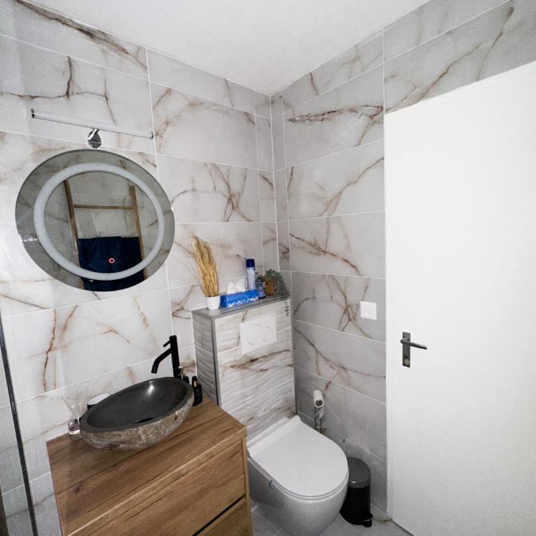 Studio magnifique avec terrasse spacieuse Loèche-les-Bains Vacances - Apartamento de 1 dormitorio - 19