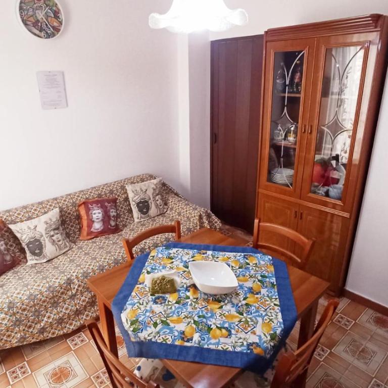 AFFITTACAMERE LE SIGNORINE - Camera Matrimoniale con Bagno in Comune - 15