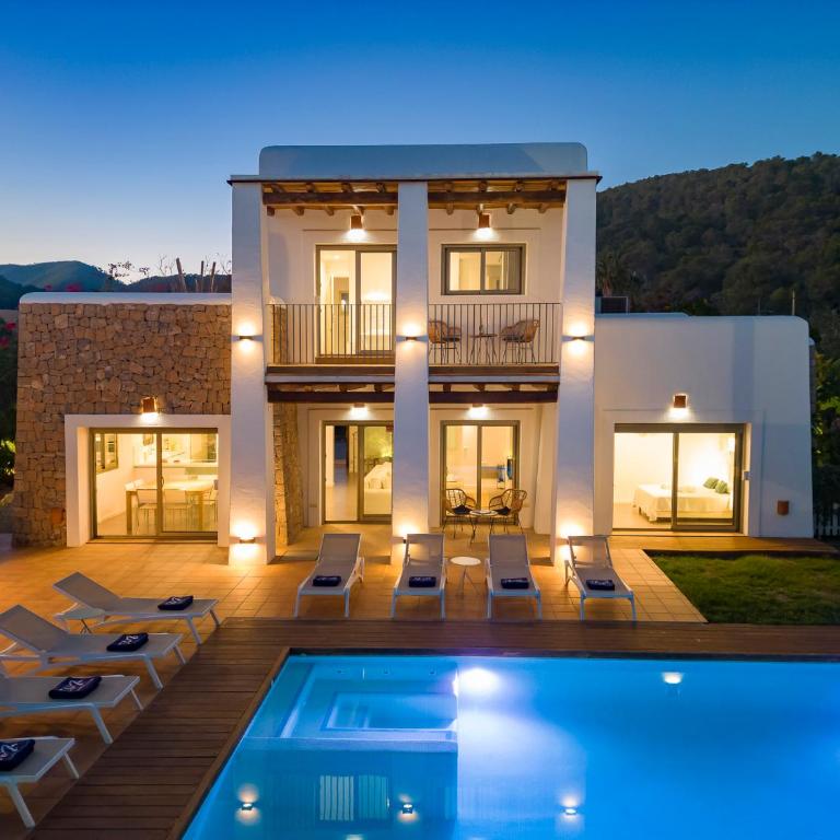 Villa in Ibiza Town Sleeps 12 - Villa - 1