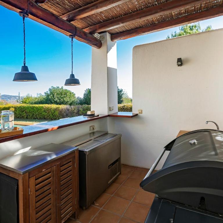Villa in Ibiza Town Sleeps 12 - Villa - 11