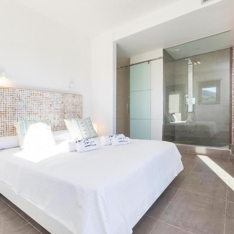 Villa in Ibiza Town Sleeps 12 - Villa - 21