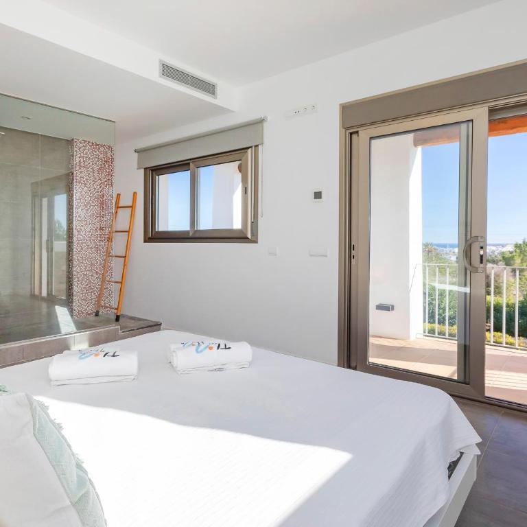 Villa in Ibiza Town Sleeps 12 - Villa - 23