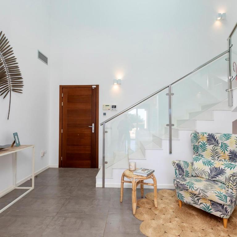 Villa in Ibiza Town Sleeps 12 - Villa - 26